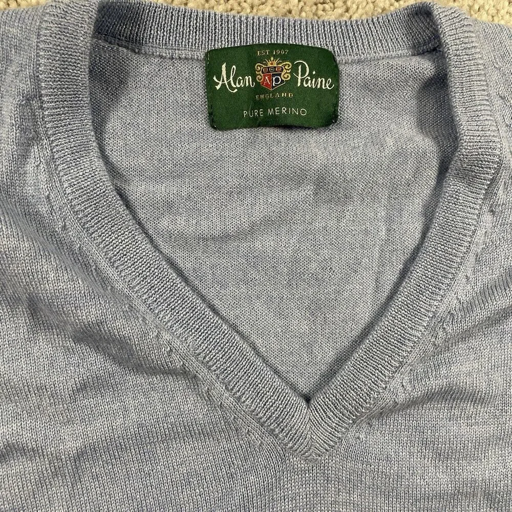 Vintage Alan Paine Men’s V-Neck Sweater Vest Gray Merino Wool UK 44 EUR 52 US L